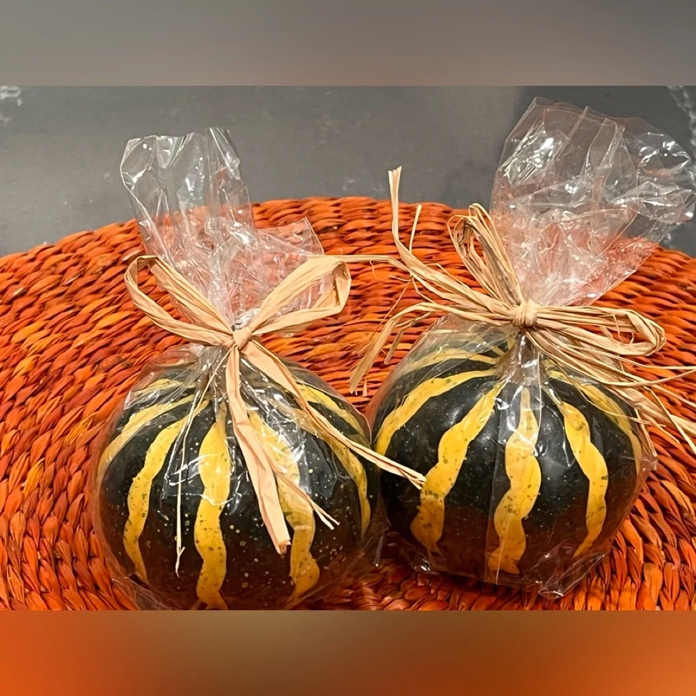 Crate&Barrel 2 1/2” X 3” set of Gourd Candles autumn NewGift wrapped raffia bow